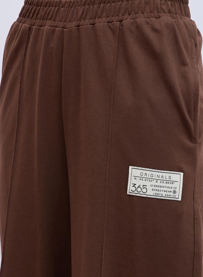 ستايلي جوغر بأرجل واسعة وتفاصيل شارة - Image 3